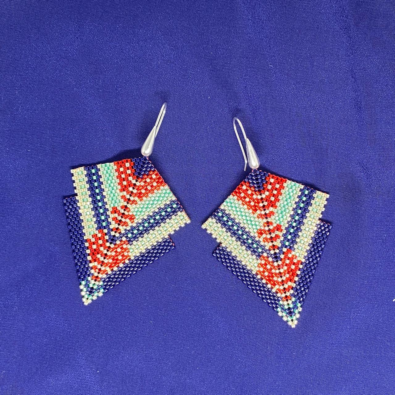 Aretes Penacho Mediano Azul Marino, Rojo, Verde Agua y Plateado