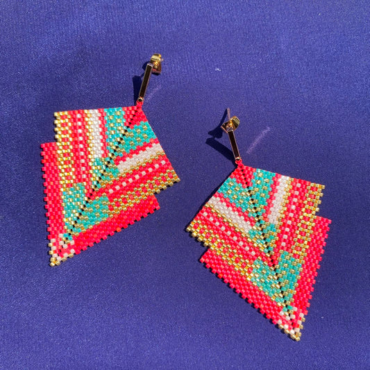 Aretes Penacho Mediano Rosa Mexicano, Azul Turquesa, Blanco y Dorado
