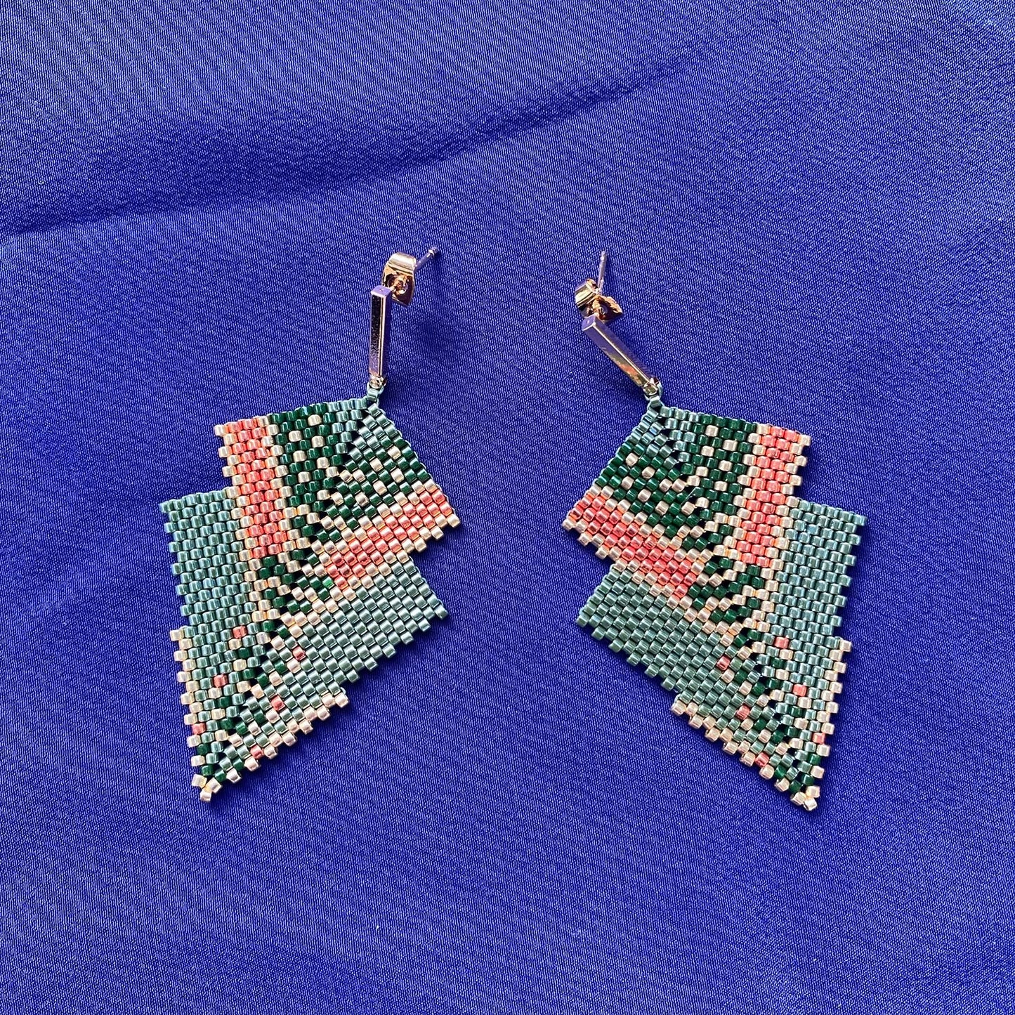 Aretes Penacho Chico Verde Claro, Verde Olivo, Cobre y Dorado